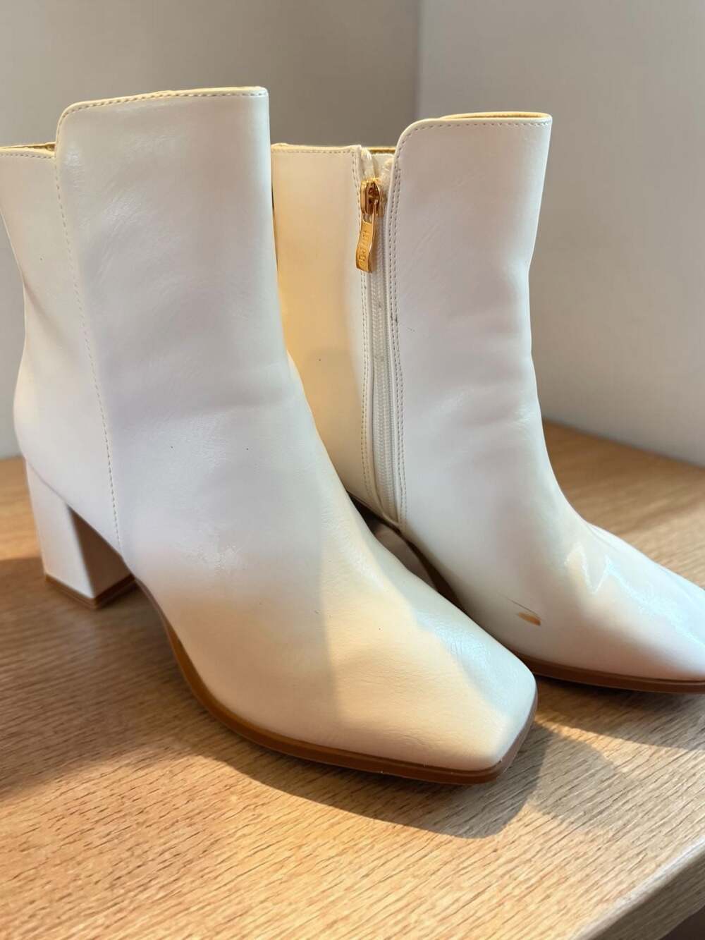 IDIFU White Square Toe Block Heel Ankle Boots Size 8.5
